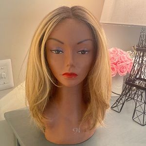 Outre Neesha 201 soft and natural lace front wig DRFF/Butterscotch